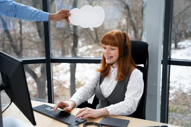Customer service agent providing online support