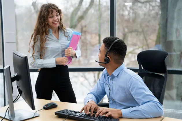 Customer support supervisor assisting service representative daily